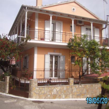 Ágios MatthaíosGeorge'S House公寓 外观 照片